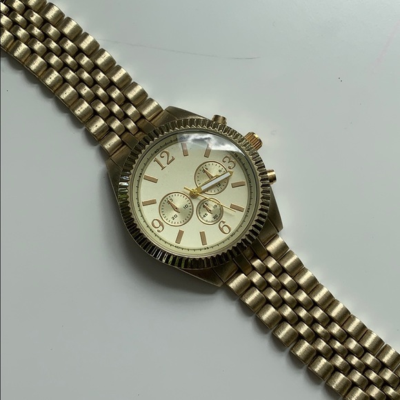 Gold watch - Picture 1 of 1